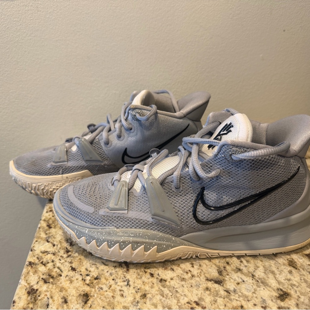 Nike Kyrie 7 “wolf grey” size 6